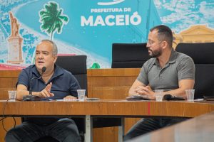Secretário Claydson Moura e superintendente André Costa durante reunião sobre a operação São João / Foto: Bárbara Wanderley
