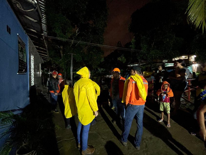 Equipes do setor operacional atenderam ocorrências durante toda a madrugada. Foto: Marcelle Limeira/Ascom Defesa Civil