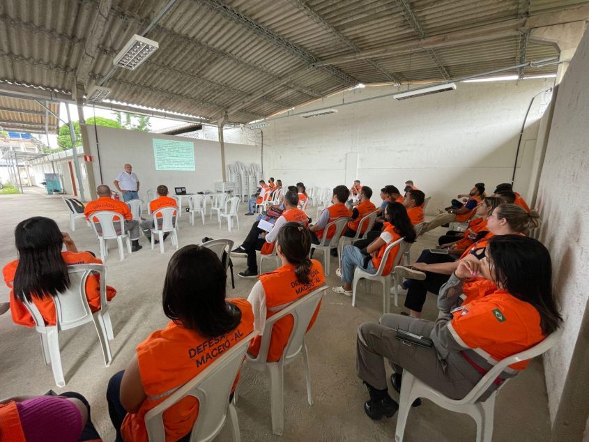 Treinamento prepara os agentes em caso de de acidentes industriais. Foto: Marcelle Limeira/Ascom Defesa Civil
