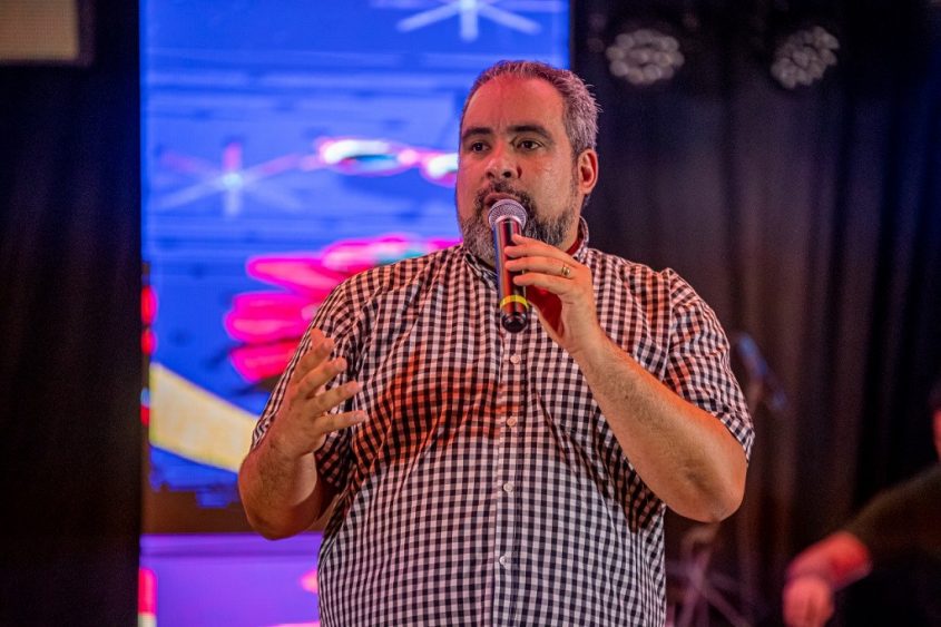Secretário de comunicação de Maceió, Lininho Novais, destacou valorização dos artistas locais. Foto: Itawi Albuquerque/Secom Maceió