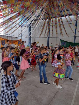 Quadrilha dos estudantes da Escola Municipal Doutor Baltazar de Mendonça. Foto: cortesia