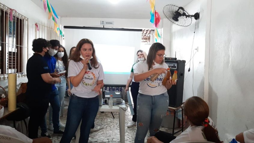 Alunos do 7º período destacaram a importância da hidratação diária. Foto: Cras Área Lagunar
