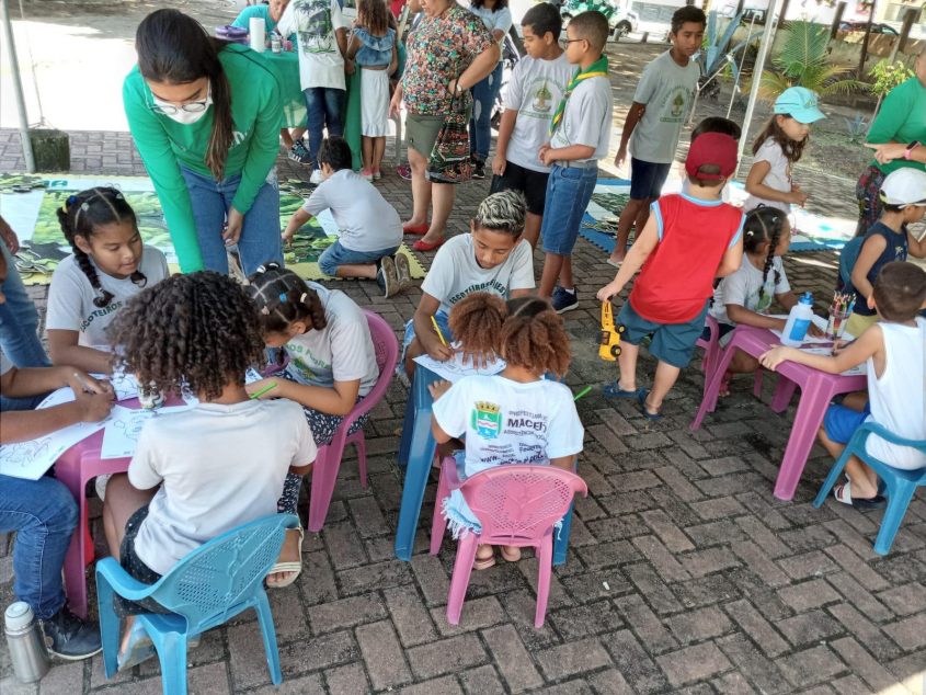 Crianças se divertiram num espaço para leitura e brincadeiras. Foto: Cras Dom Adelmo Machado