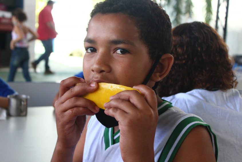 Frutas não podem faltar no cardápio dos alunos. Foto: Ascom Semed