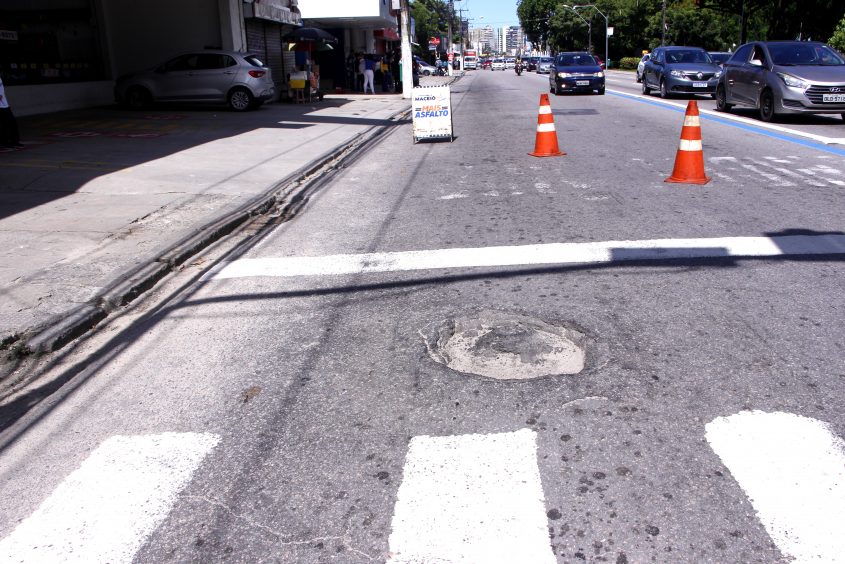 Antes: buraco na avenida Fernandes Lima, no Farol. Foto: Wilma Andrade/Ascom Seminfra